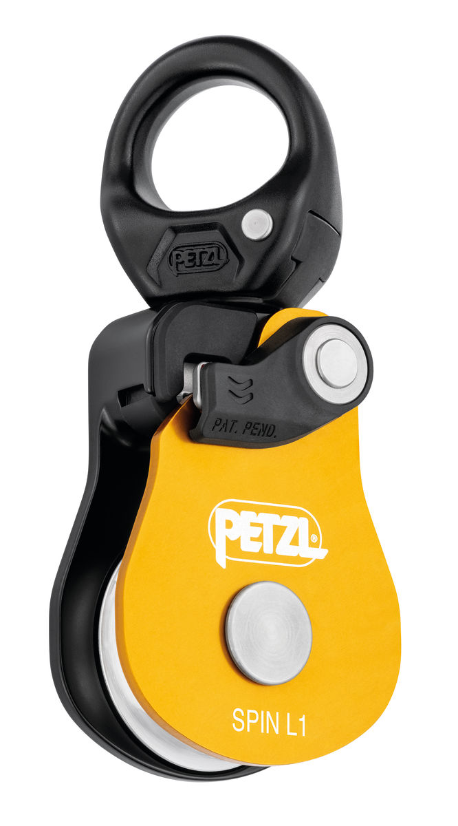 Jednostruka kolotura P001BA00-SPIN-SINGLE - Petzl Jedna od najvećih novosti u Petzl asortimanu svakako su dugo očekivane koloture s integriranim Swivel elementom, i otvorivih bočnih pločica. SPIN koloture znatno će olakšati rad na sidrištima i probleme s rotirajućom užadi, a uz tehnologije iz MAESTRO i TRAXION spravica, ove koloture lako će se prilagoditi podizanju tereta, spašavanju, devijaciji linija za podizanje/spuštanje i drugim situacijama na koje zahtjevniji korisnici nailaze svakodnevno.